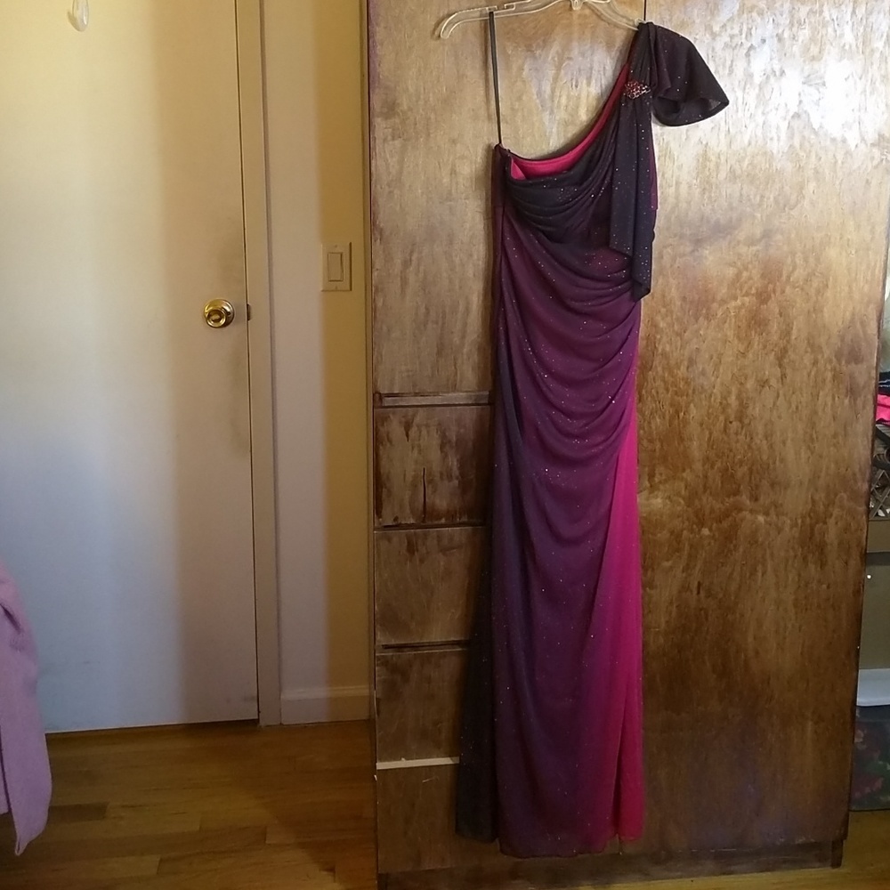 Gorgeous Betsy & Adam Floor Length Dress